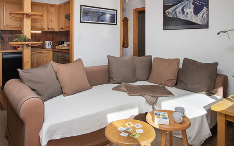 Orchidée 111: Meubles, Bois, Canapé, Design Intérieur, Pièce, Salon, Confort, Appartement, Tache De Bois