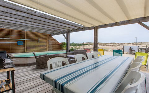 Les Baïnes: Propriété, Bâtiment, Ombre, Ciel, Bois, Fenêtre, Mobilier De Jardin, Maison, Toit, Loisir