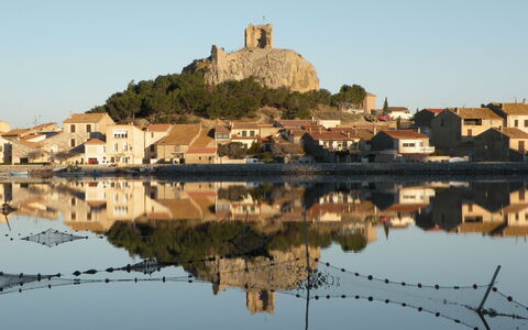 La Maison de L'Etang: L'Eau, Ciel, Ressources En Eau, Bâtiment, Lac, Banque, Paysage, Paysage Naturel, Voie Navigable, Arbre
