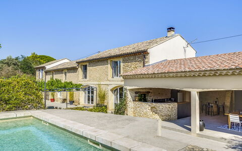 Le Mas des Buis: Ciel, Plante, L'Eau, Bâtiment, Fenêtre, Bleu Azur, Porte, Arbre, Maison, Lot Terre