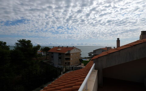 Residencial Mar: Toit, Ciel, Propriété, Nuage, Zone Résidentielle, Architecture, Maison, Domicile, Immobilier, Bâtiment