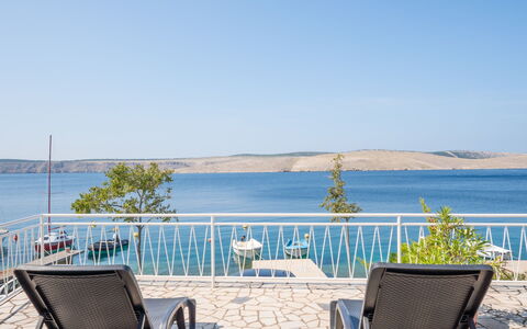 Iris: L'Eau, Ciel, Meubles, Bâtiment, Bleu, Chaise, Bleu Azur, Mobilier De Jardin, Lac, Plante