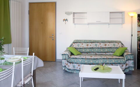 Lavanda (Aeg160): Table, Meubles, Propriété, Vert, Confort, Textile, Design Intérieur, Bois, Porte, Rideau