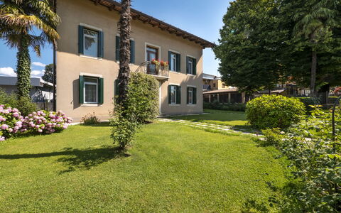 Casa con le Rose: Plante, Ciel, Bâtiment, Propriété, Fenêtre, Arbre, Maison, Lot Terre, Architecture, Végétation