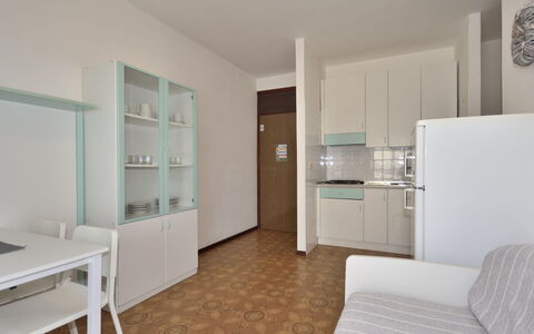 Bibione 703: Meubles, Cabinetry, Bâtiment, Bois, Confort, Porte, Maison, Sol, Sol