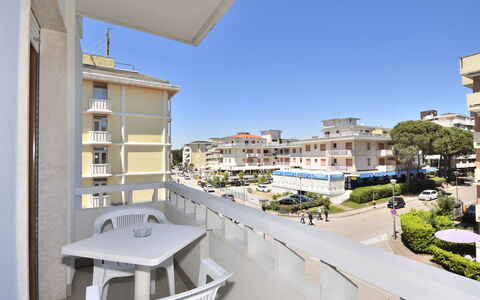 Bibione 703: Ciel, Jour, Propriété, Plante, Bâtiment, Architecture, Ombre, Design Urbain, Condominium, Immobilier