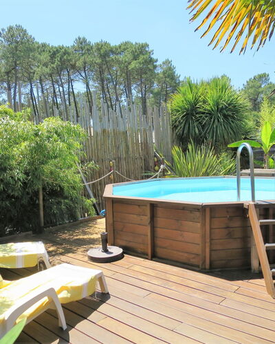 Ti Kaz Doudou: L'Eau, Plante, Ciel, Communauté Des Plantes, Meubles, Arbre, Mobilier De Jardin, Paysage Naturel, Piscine, Végétation