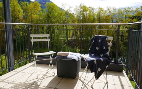 Samedan 7: Propriété, Maison, Arbre, Immobilier, Pièce, Loisir, Architecture, Domicile, Plate-Forme, Balcon