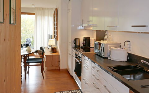 Samedan 7: Comptoir, Pièce, Meubles, Cuisine, Propriété, Cabinetry, Sol, Design Intérieur, Évier, Bâtiment