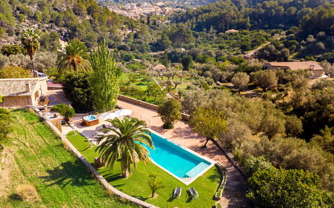 Santa Llucia: Plante, Ressources En Eau, Ciel, L'Eau, Montagne, La Nature, Bleu Azur, Piscine, Arbre, Lot Terre