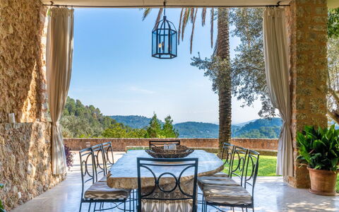 Santa Llucia: Propriété, Pièce, Design Intérieur, Bâtiment, Meubles, Maison, Immobilier, Table, Domicile, Biens