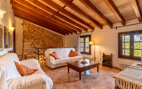 Santa Llucia: Pièce, Propriété, Bâtiment, Meubles, Design Intérieur, Maison, Immobilier, Plafond, Salon, Faisceau