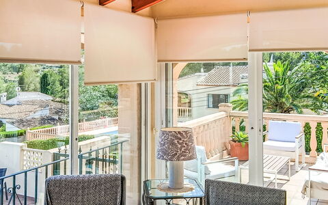 Isabelle: Design Intérieur, Meubles, Chaise, Ombre, Balcon, Plafond, Verre, Mobilier De Jardin, Plante D'Appartement, Pot De Fleur