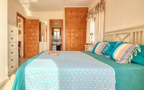 Isabelle: Chambre, Meubles, Pièce, Drap De Lit, Lit, Propriété, Literie, Bleu, Turquoise, Cadre De Lit