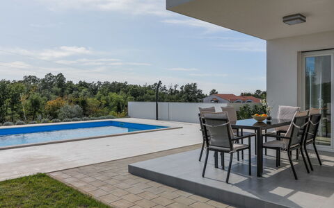 Villa Tonka: Propriété, Maison, Bâtiment, Immobilier, Domicile, Piscine, Zone Résidentielle, Biens, Meubles, Pièce
