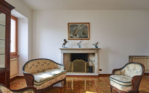 Charlie: Meubles, Bâtiment, Cadre, Plante, Bois, Confort, Salon, Design Intérieur, Sol, Sol