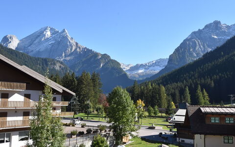 Cesa Lucilla: Montagnes Relief, Montagne, Chaîne De Montagnes, Village De Montagne, Alpes, Station De Montagne, Paysage Naturel, Propriété, Région Sauvage, Ciel