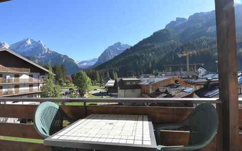 Cesa Lucilla: Montagnes Relief, Montagne, Ciel, Chaîne De Montagnes, Propriété, Alpes, Toit, Pièce, Immobilier, Station De Montagne