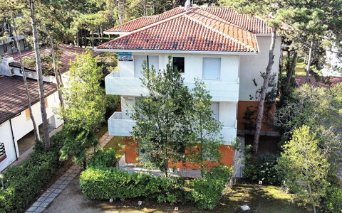 Lignano Pineta 642: Plante, Propriété, Bâtiment, Fenêtre, Arbre, Design Urbain, Maison, Quartier, Zone Résidentielle, Paysage
