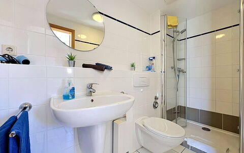 Fip-Ferienpark (Insel Poel): Design Intérieur, Luminaire Plomberie, Salle De Bains, Sol, Sol, Lavabo, Évier, Plomberie, Robinet, Pièce