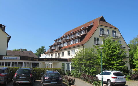 Fip-Ferienpark (Insel Poel): Voiture, Ciel, Roue, Plante, Bâtiment, Véhicule, Propriété