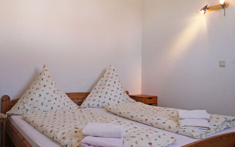 Fip-Ferienpark (Insel Poel): Lit, Chambre, Pièce, Meubles, Propriété, Drap De Lit, Produit, Mur, Literie, Matelas