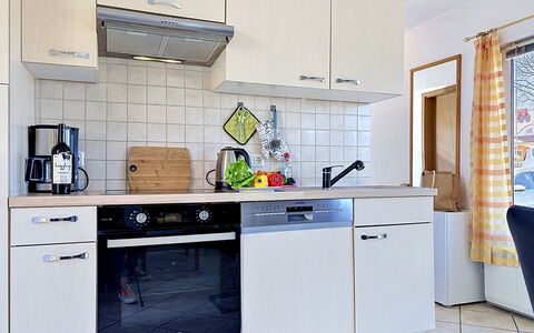 Villa Meike (Insel Poel): Appareil De Cuisine, Cuisine, Comptoir, Principaux Appliance, Cabinetry, Électroménager, Cuisinière, Design Intérieur, Sol, Meubles