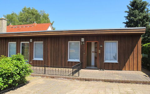 Villa Meike (Insel Poel): Ciel, Plante, Fenêtre, Maison, Arbre, Porte, Lot Terre, Bois, Chalet