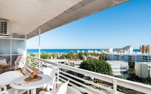 Torremolinos 27: Propriété, Bâtiment, Immobilier, Appartement, Balcon, Maison, Architecture, Pièce, Ciel, Design Intérieur