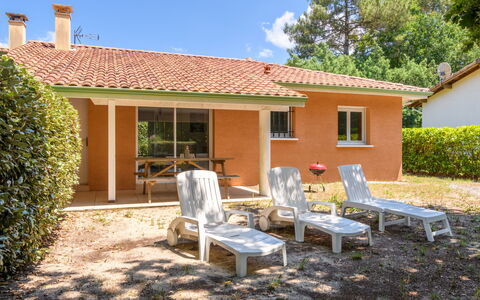 Contis Plage 648: Plante, Fenêtre, Bâtiment, Ciel, Arbre, Porte, Maison, Lot Terre, Ombre, Chalet