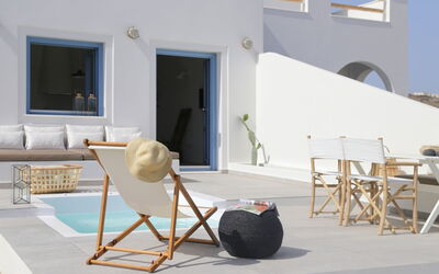 Oia, Santorini 1: Meubles, Propriété, Chaise, Maison, Design Intérieur, Pièce, Conception, Chaise Pliante, Architecture, Domicile