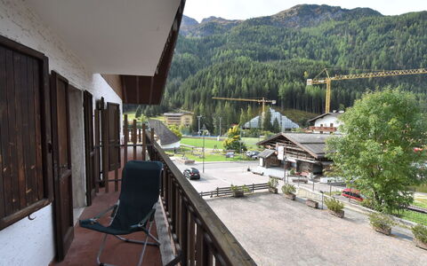 Canazei 370: Propriété, Maison, Bâtiment, Immobilier, Pièce, Domicile, Balcon, Architecture, Station De Montagne, Arbre