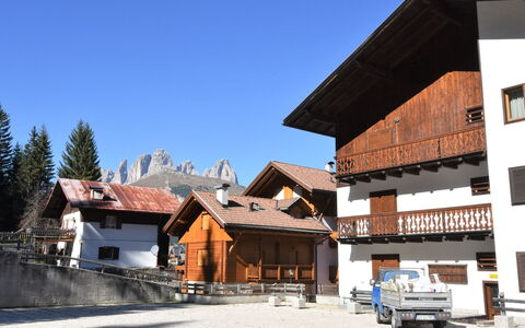 Canazei 510: Propriété, Architecture, Bâtiment, Maison, Ville, Ciel, Toit, Immobilier, Montagne, Domicile