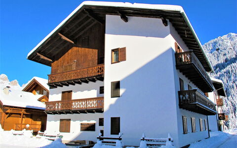 Canazei 510: Bâtiment, Ciel, Fenêtre, Neige, Bleu, Maison, Pente, Chalet, Bois