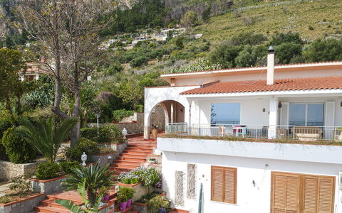 Villa Di Sofia: Propriété, Maison, Bâtiment, Immobilier, Domicile, Zone Résidentielle, Villa, Façade, Toit, Appartement