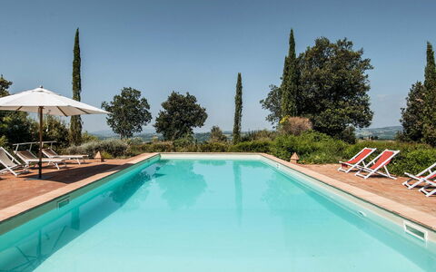 Lavacchio 14: L'Eau, Ciel, Piscine, Plante, Bleu Azur, Arbre, Ombre, Rectangle, Loisir, Composite