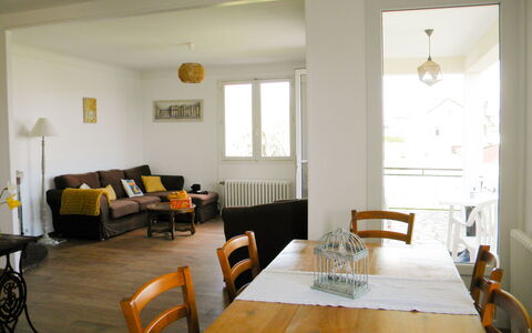 Passerat: Table, Meubles, Canapé, Chaise, Bâtiment, Fenêtre, Bois, Éclairage, Salon, Design Intérieur
