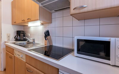 Alpenchalets 678.2: Comptoir, Cabinetry, Propriété, Meubles, Evier, Appareil De Cuisine, Cuisinière, Cuisine, Design Intérieur, Électroménager