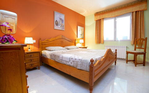 Lucien Marie: Chambre, Meubles, Lit, Pièce, Drap De Lit, Propriété, Matelas, Cadre De Lit, Design Intérieur, Literie