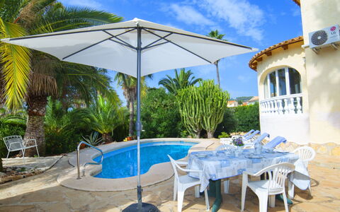 Lucien Marie: Propriété, Piscine, Bâtiment, Immobilier, Parapluie, Maison, Ombre, Patio, Vacances, Domicile