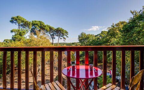 Résidence le Parc: Ciel, Meubles, Propriété, Table, Nuage, Arbre, Chaise, Botanique, Bois, Plante