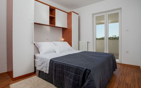 Poreč Nova Vas 107: Chambre, Lit, Meubles, Pièce, Drap De Lit, Propriété, Matelas, Cadre De Lit, Sol, Design Intérieur