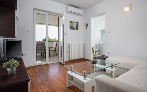Poreč Nova Vas 107: Propriété, Pièce, Meubles, Salon, Design Intérieur, Bâtiment, Maison, Sol, Dur, Immobilier