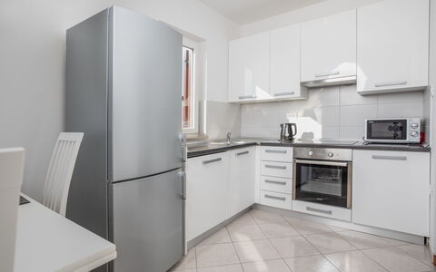 Poreč Nova Vas 107: Propriété, Pièce, Cuisine, Meubles, Cabinetry, Principaux Appliance, Bâtiment, Design Intérieur, Maison, Cuisinière
