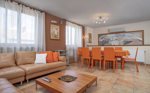 Villa Asi: Salon, Pièce, Propriété, Meubles, Design Intérieur, Bâtiment, Orange, Maison, Sol, Immobilier