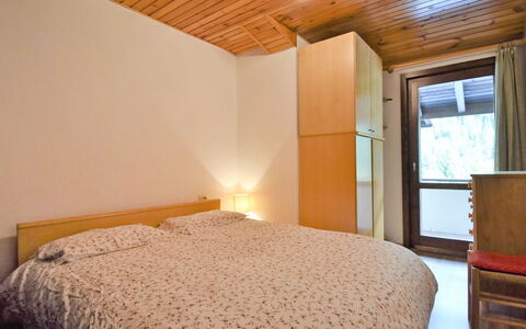 Madonna di Campiglio 300: Chambre, Lit, Meubles, Pièce, Propriété, Plafond, Cadre De Lit, Drap De Lit, Design Intérieur, Literie