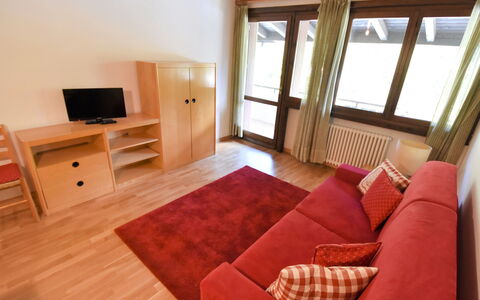 Madonna di Campiglio 300: Pièce, Meubles, Propriété, Sol, Design Intérieur, Bâtiment, Parquet, Dur, Plafond, Bois