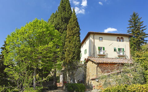 Ridaldi: Propriété, Maison, Végétation, Arbre, Paysage Naturel, Ciel, Immobilier, Chalet, Architecture, Bâtiment