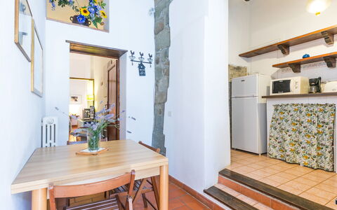 Ridaldi: Table, Propriété, Meubles, Cabinetry, Bleu Azur, Bois, Design Intérieur, Chaise, Sol, Sol