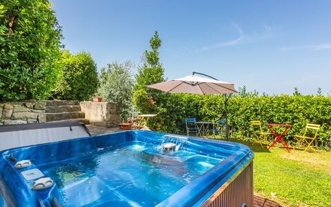 Ridaldi: Plante, L'Eau, Propriété, Ciel, Bleu Azur, Piscine, Rectangle, Loisir, Herbe, Mobilier De Jardin